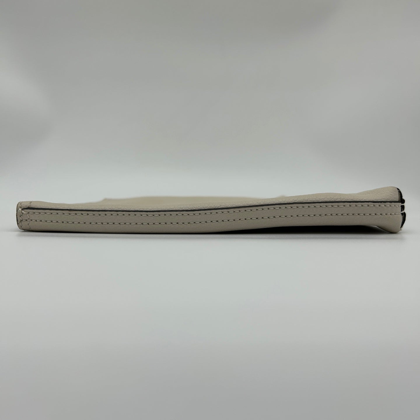 Gucci Pearl White Clutch Bag [Used]