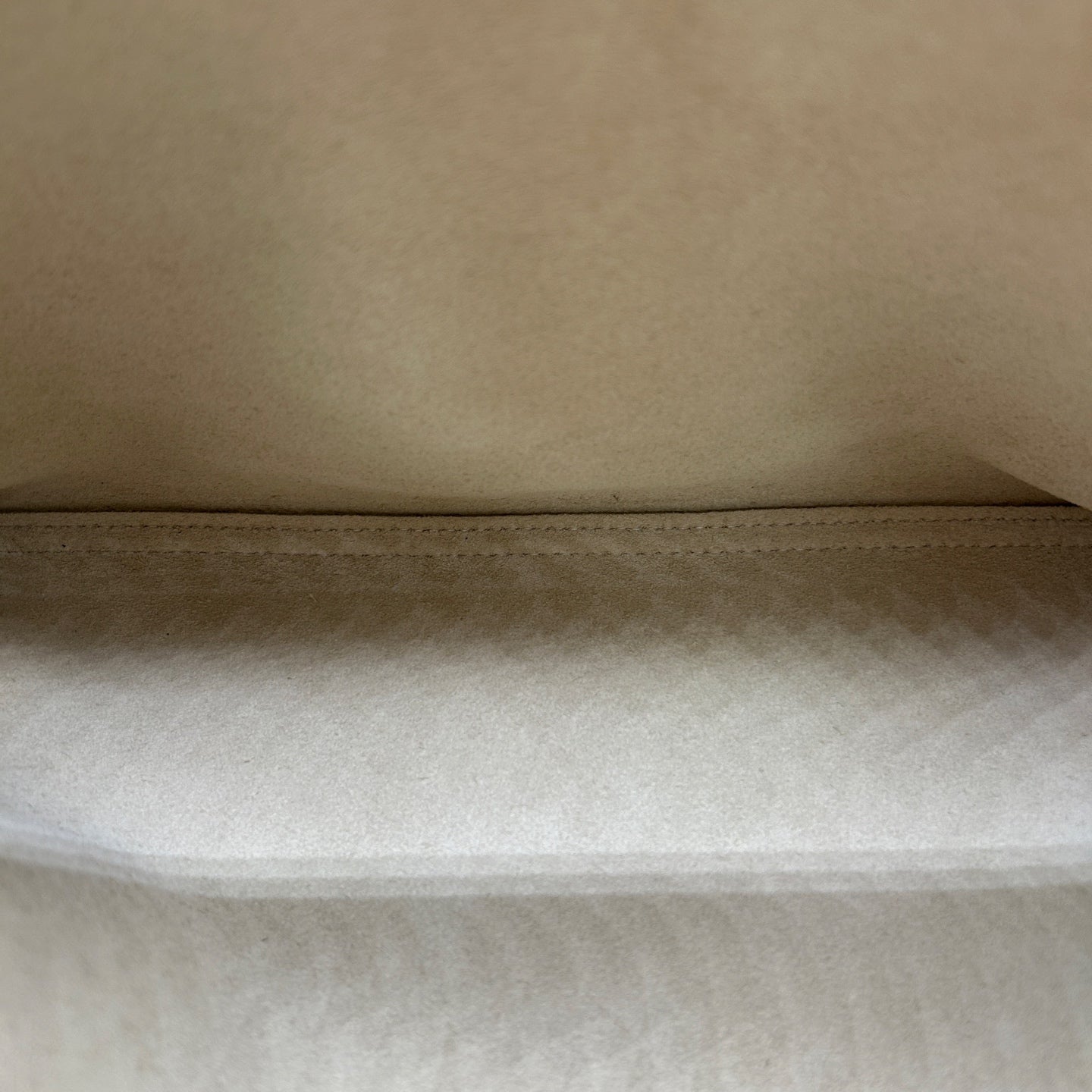 Gucci Pearl White Clutch Bag [Used]