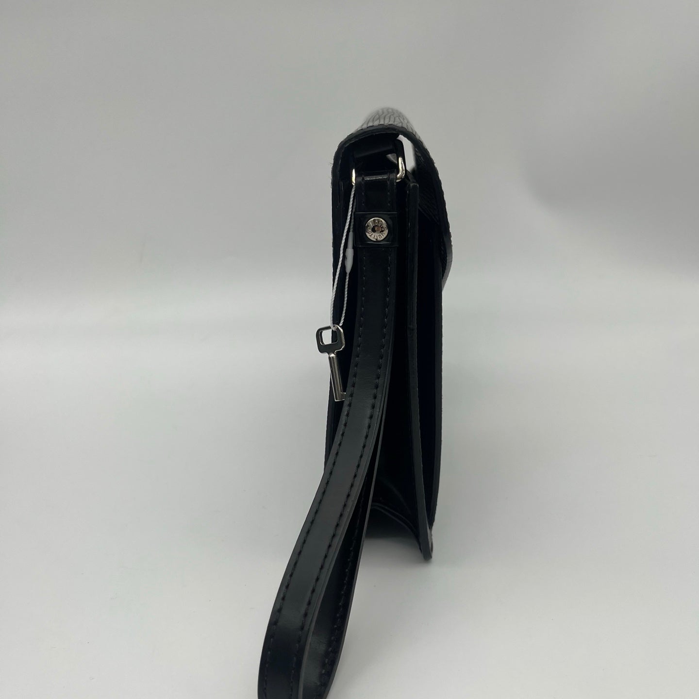 Louis Vuitton Black & Silver Epi Wave Clutch Bag [Used]