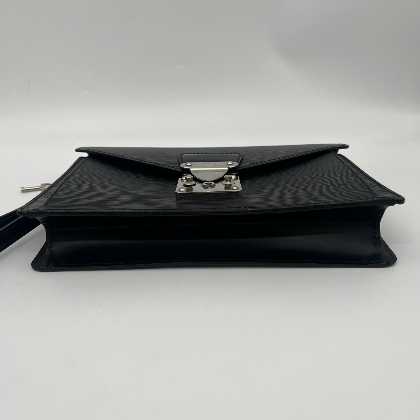 Louis Vuitton Black & Silver Epi Wave Clutch Bag [Used]