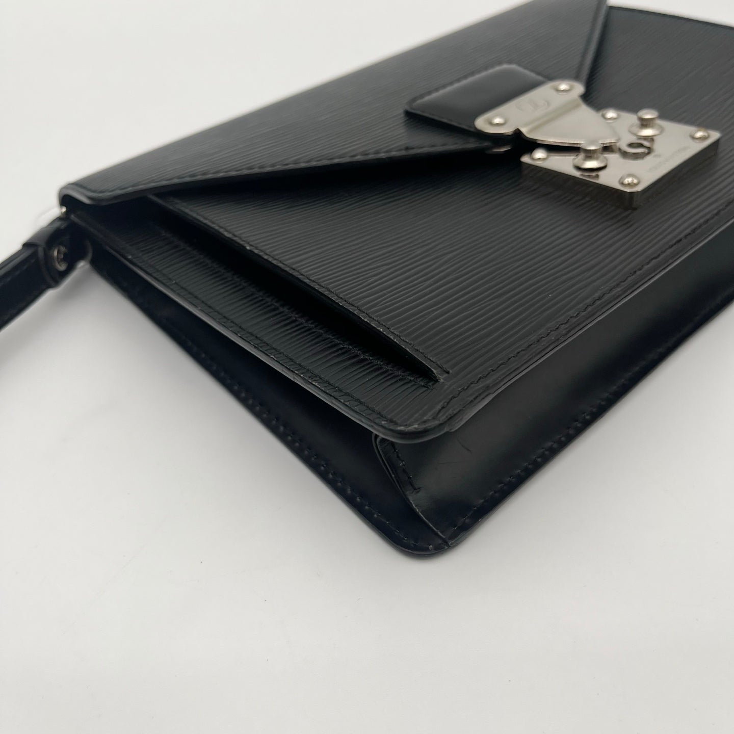 Louis Vuitton Black & Silver Epi Wave Clutch Bag [Used]