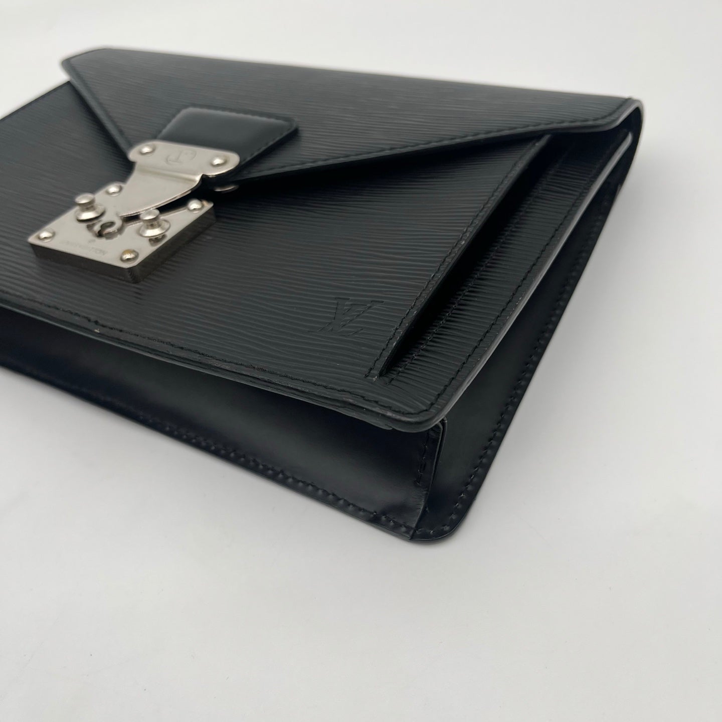 Louis Vuitton Black & Silver Epi Wave Clutch Bag [Used]