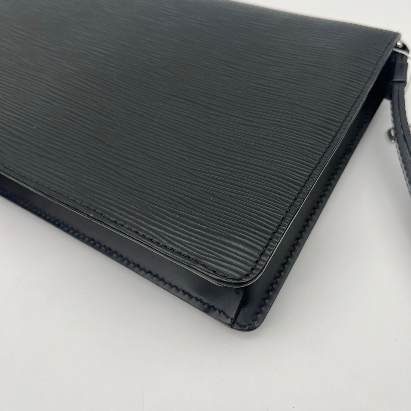 Louis Vuitton Black & Silver Epi Wave Clutch Bag [Used]