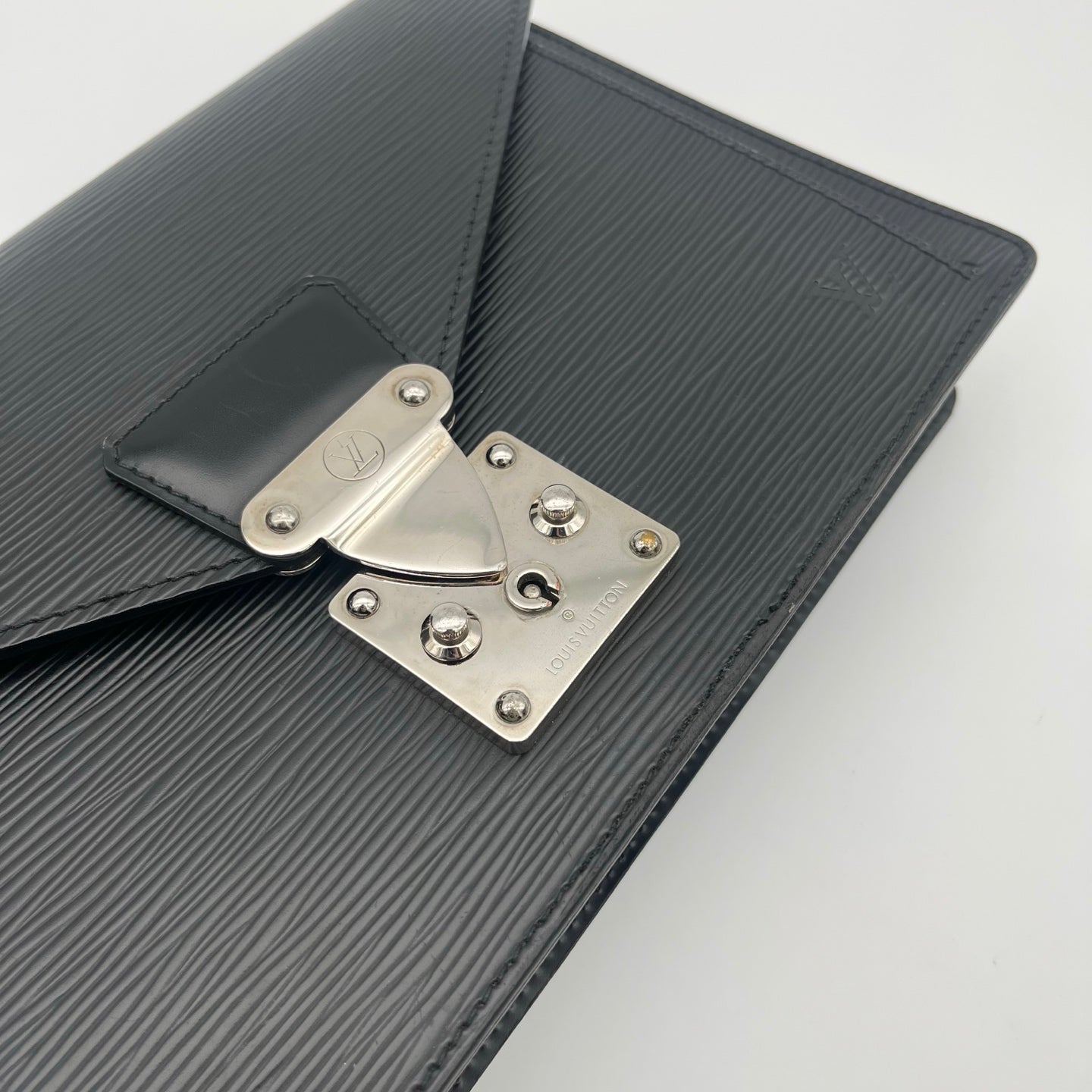 Louis Vuitton Black & Silver Epi Wave Clutch Bag [Used]