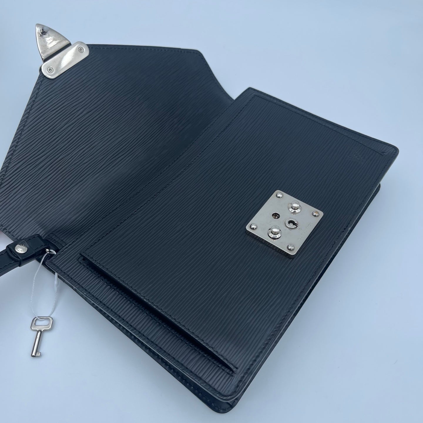 Louis Vuitton Black & Silver Epi Wave Clutch Bag [Used]