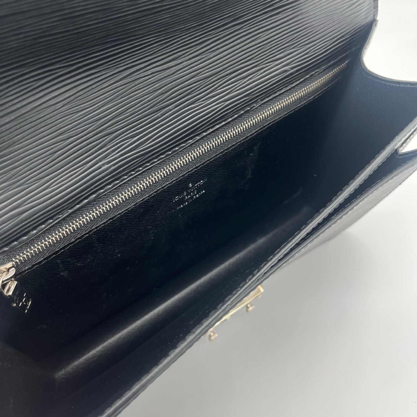 Louis Vuitton Black & Silver Epi Wave Clutch Bag [Used]