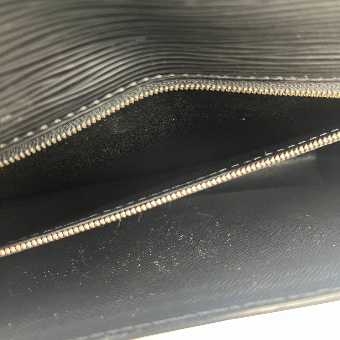 Louis Vuitton Black & Silver Epi Wave Clutch Bag [Used]