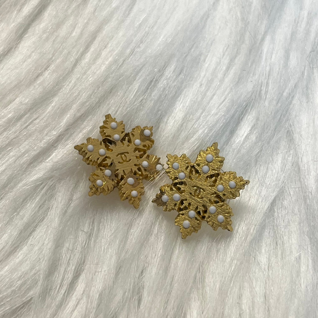 Chanel 2001 Vintage Gold Snowflake Stud Earrings [Used]