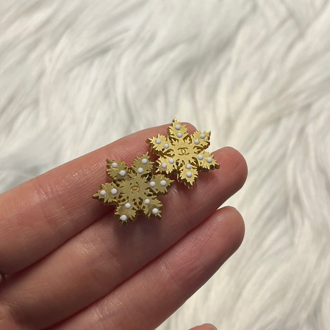 Chanel 2001 Vintage Gold Snowflake Stud Earrings [Used]