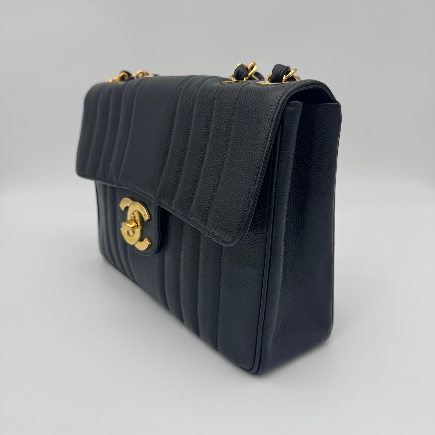 Chanel Jumbo Single Classic Flap Bag Black Caviar Leather with Gold Hardware [Used]