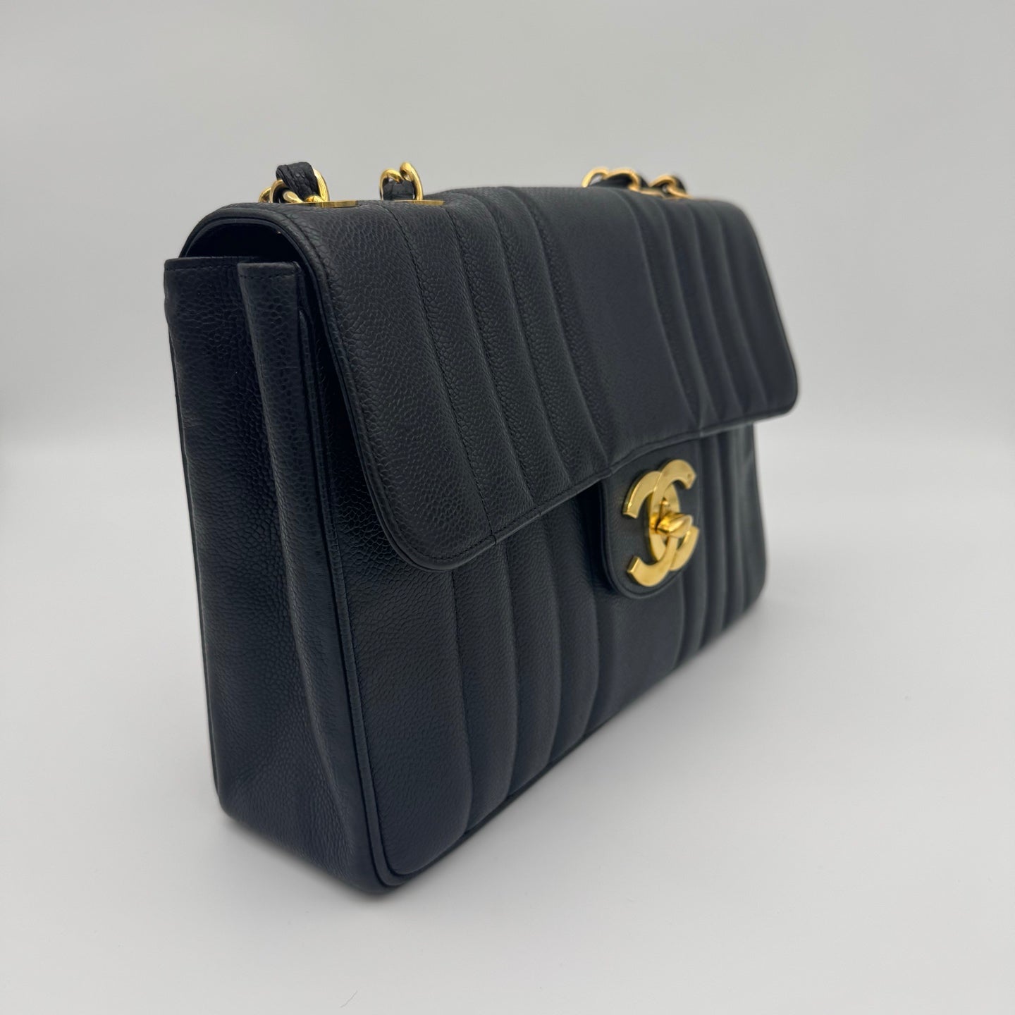 Chanel Jumbo Single Classic Flap Bag Black Caviar Leather with Gold Hardware [Used]