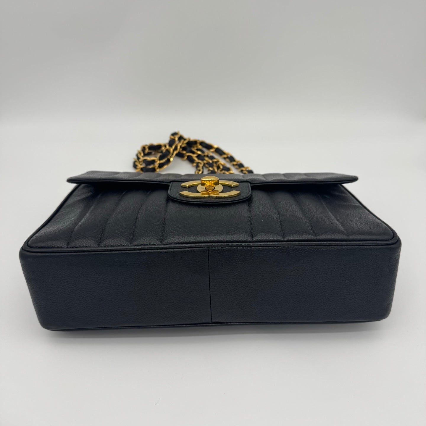 Chanel Jumbo Single Classic Flap Bag Black Caviar Leather with Gold Hardware [Used]