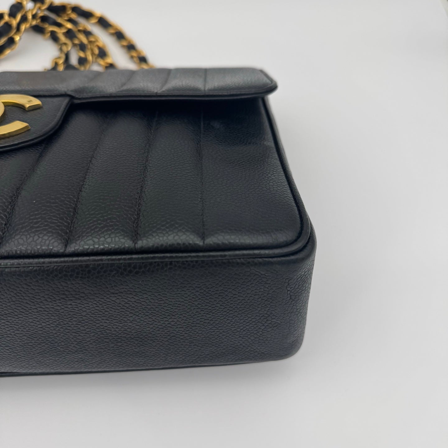 Chanel Jumbo Single Classic Flap Bag Black Caviar Leather with Gold Hardware [Used]