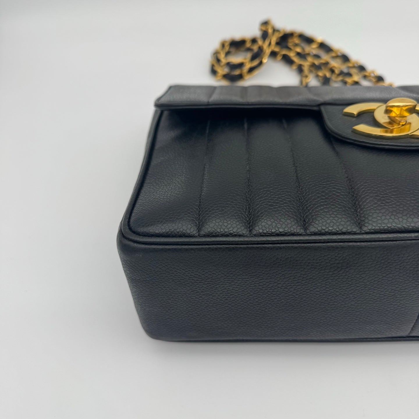 Chanel Jumbo Single Classic Flap Bag Black Caviar Leather with Gold Hardware [Used]