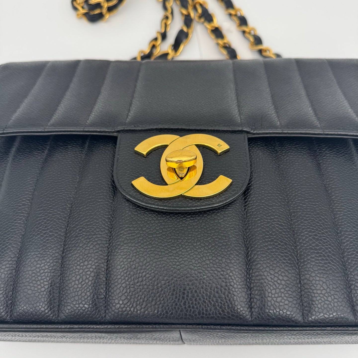 Chanel Jumbo Single Classic Flap Bag Black Caviar Leather with Gold Hardware [Used]