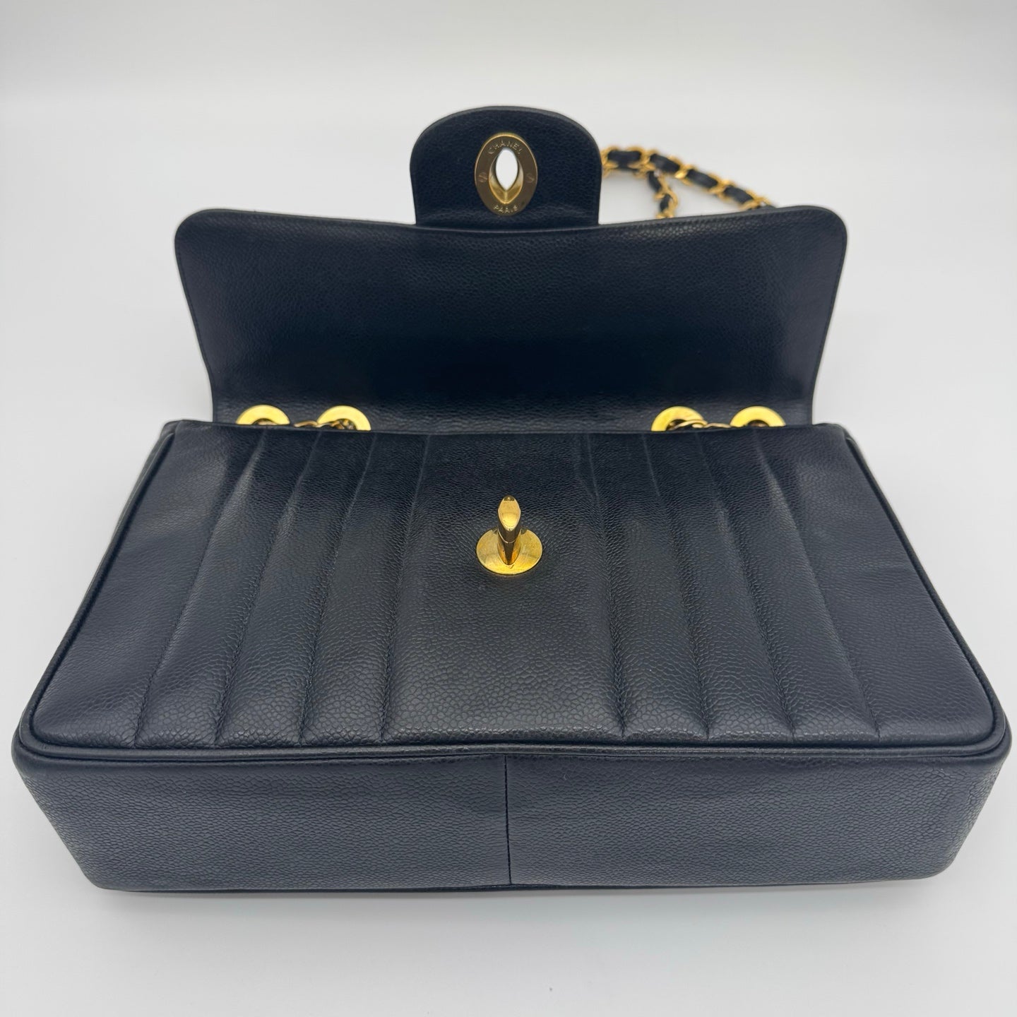 Chanel Jumbo Single Classic Flap Bag Black Caviar Leather with Gold Hardware [Used]