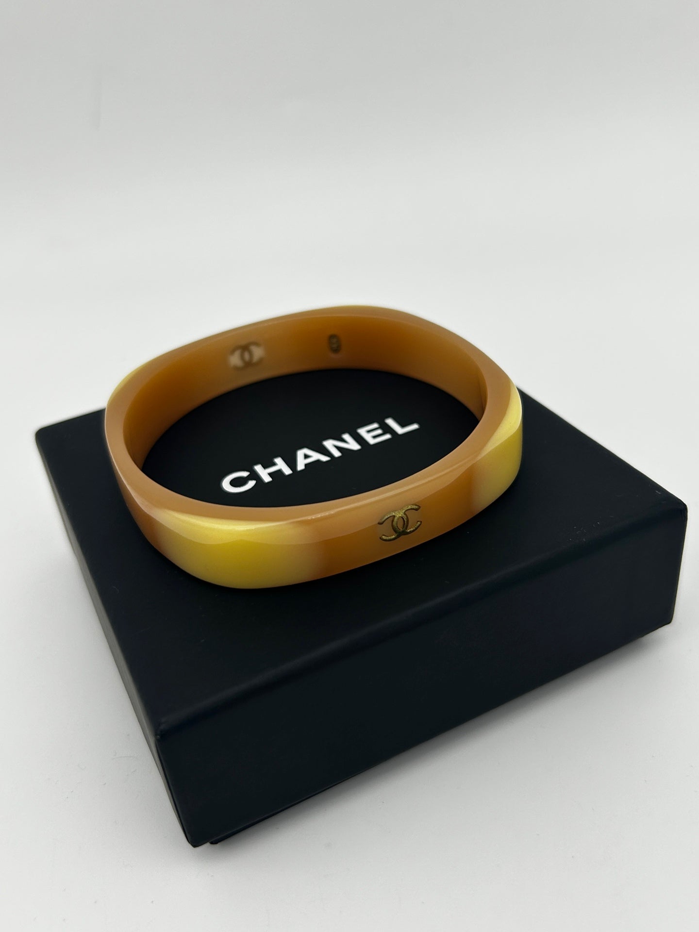Chanel Vintage Gradient Amber-Yellow Acrylic Bangle Bracelet [Used]