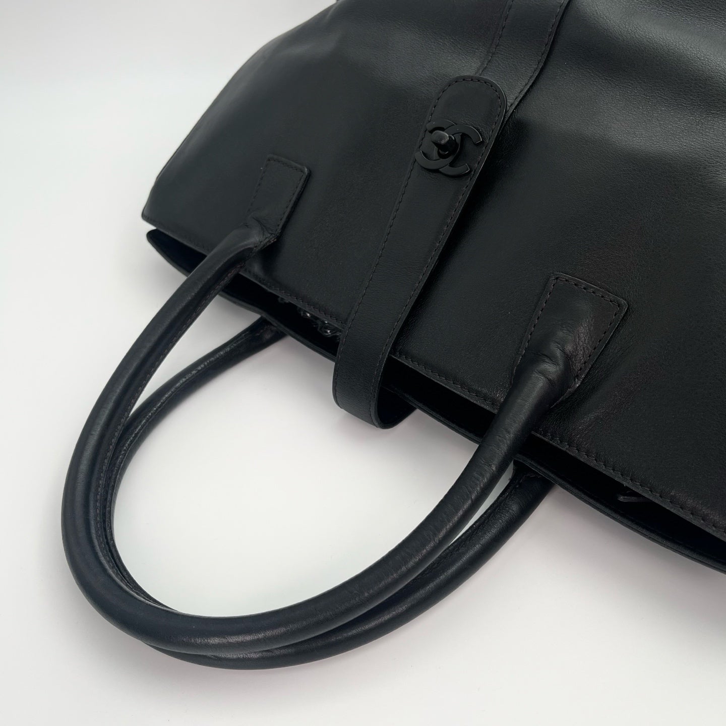 Chanel So Black Calfskin Tote Bag[Used]
