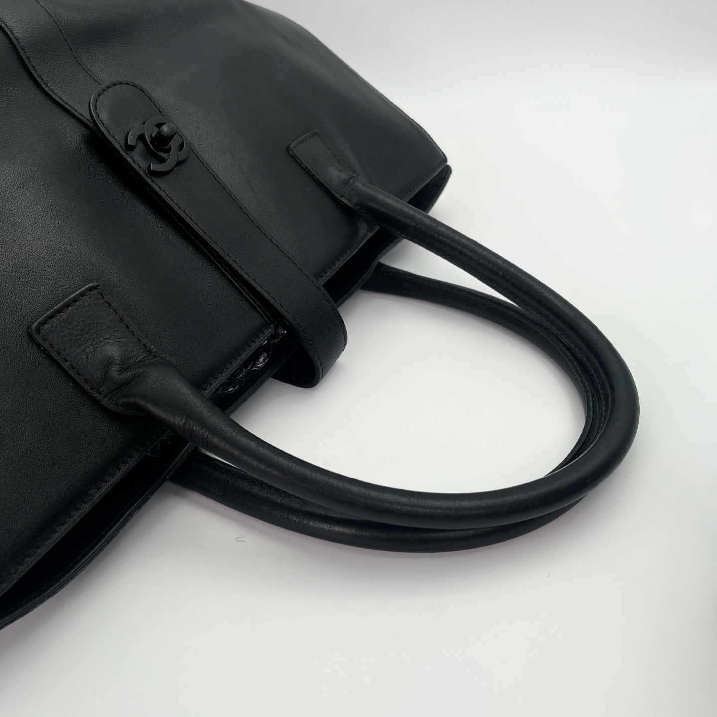 Chanel So Black Calfskin Tote Bag[Used]