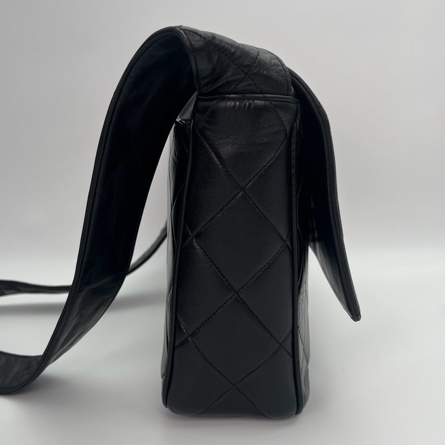 Chanel Black Quilted Lambskin Leather Matelassé Messenger Bag[Used]