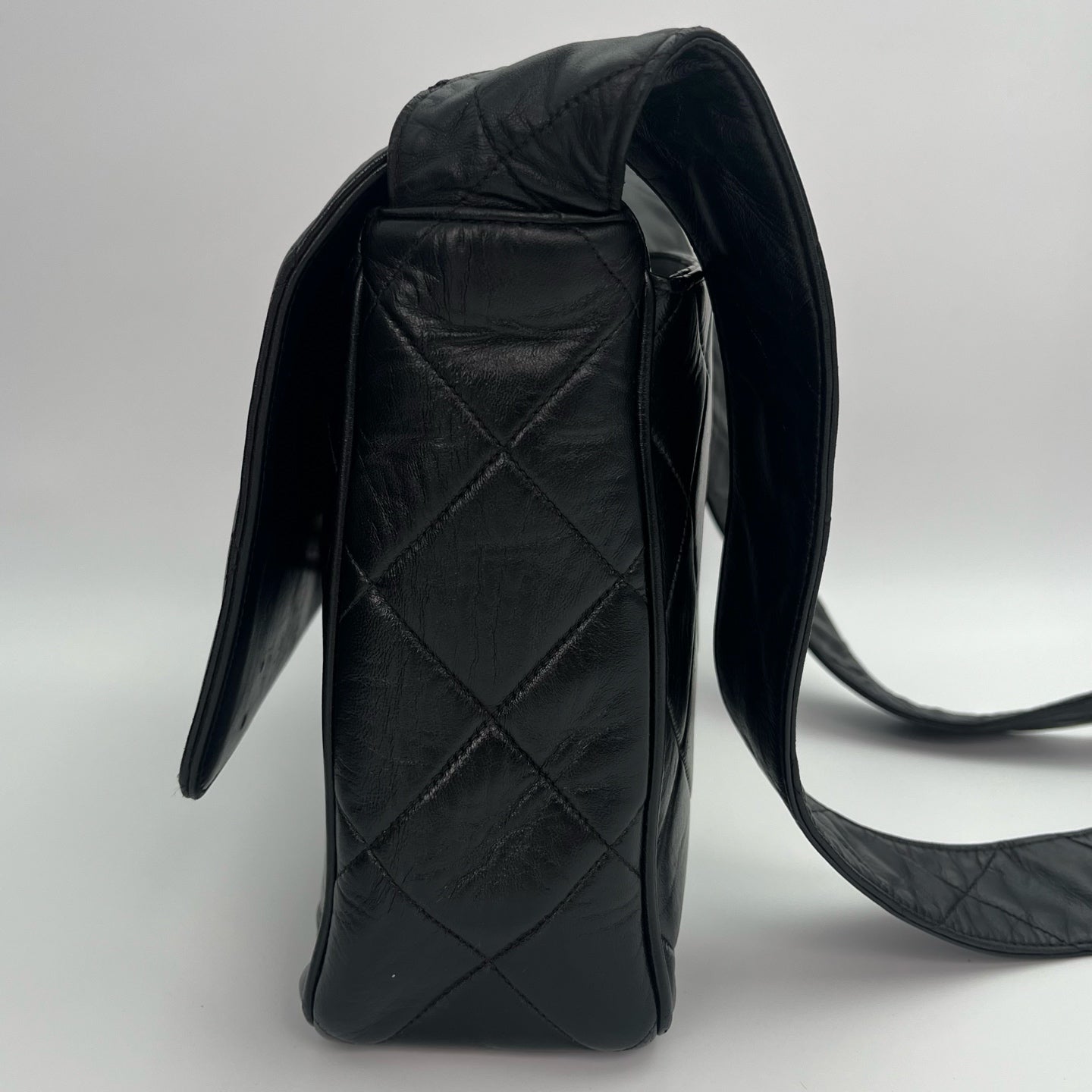 Chanel Black Quilted Lambskin Leather Matelassé Messenger Bag[Used]