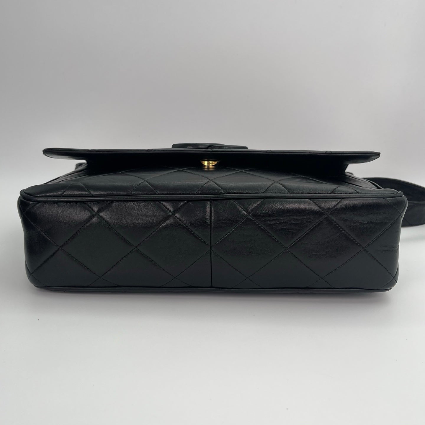 Chanel Black Quilted Lambskin Leather Matelassé Messenger Bag[Used]