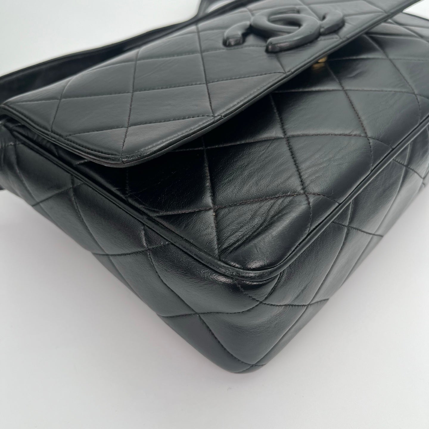 Chanel Black Quilted Lambskin Leather Matelassé Messenger Bag[Used]