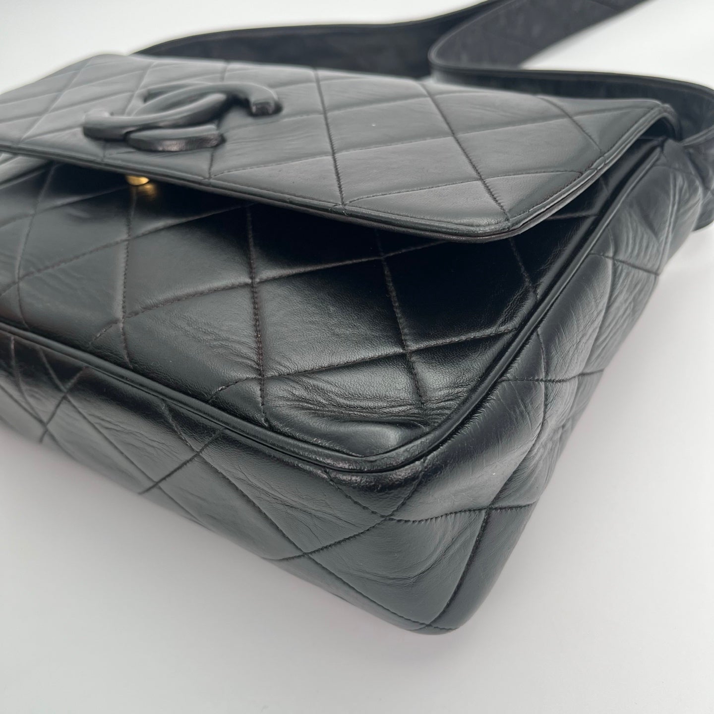 Chanel Black Quilted Lambskin Leather Matelassé Messenger Bag[Used]