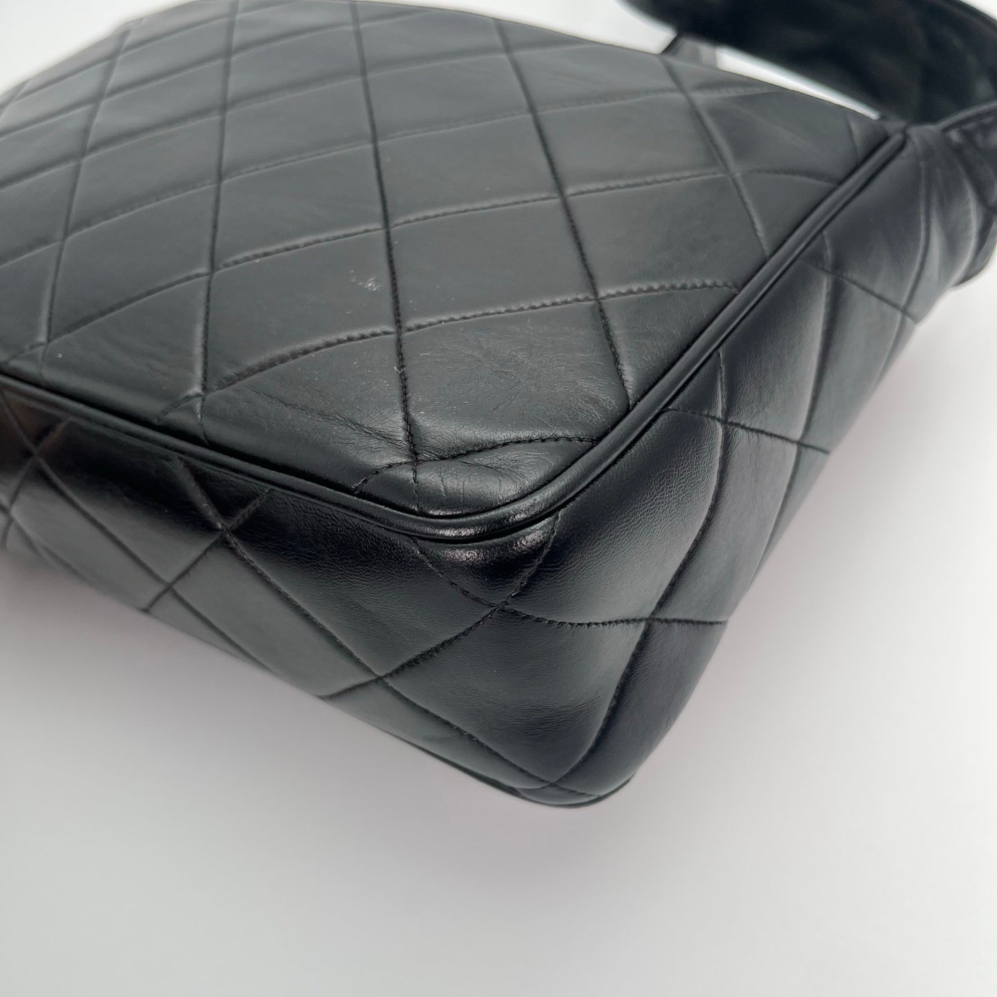 Chanel Black Quilted Lambskin Leather Matelassé Messenger Bag[Used]
