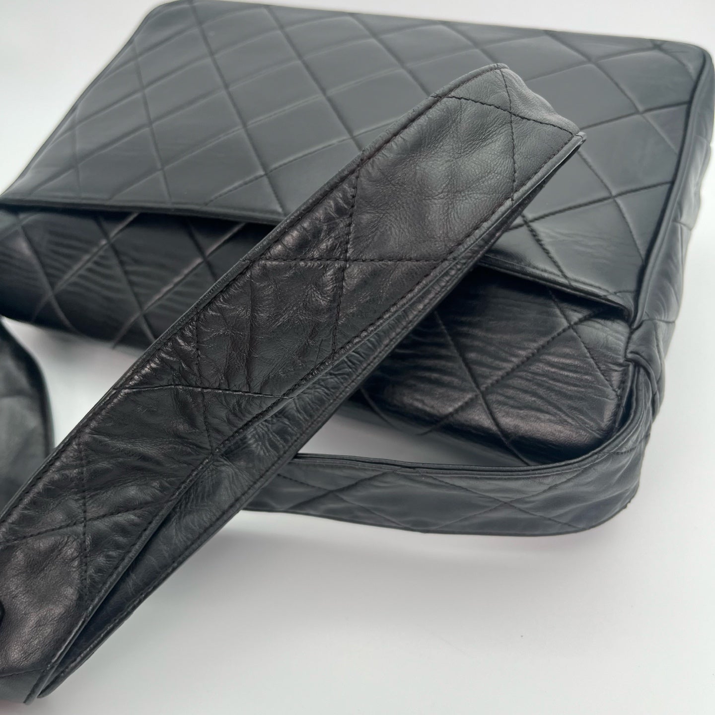 Chanel Black Quilted Lambskin Leather Matelassé Messenger Bag[Used]
