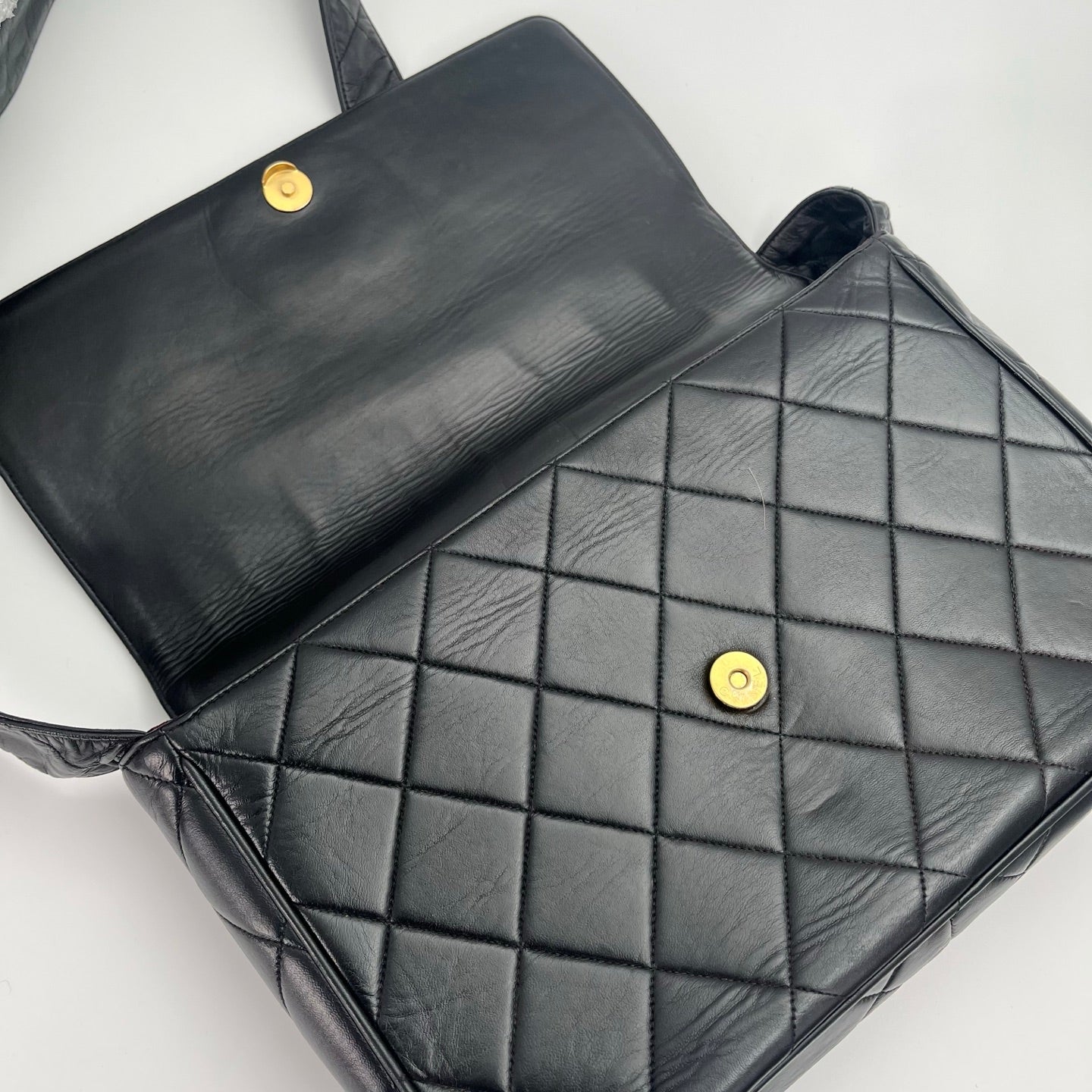 Chanel Black Quilted Lambskin Leather Matelassé Messenger Bag[Used]