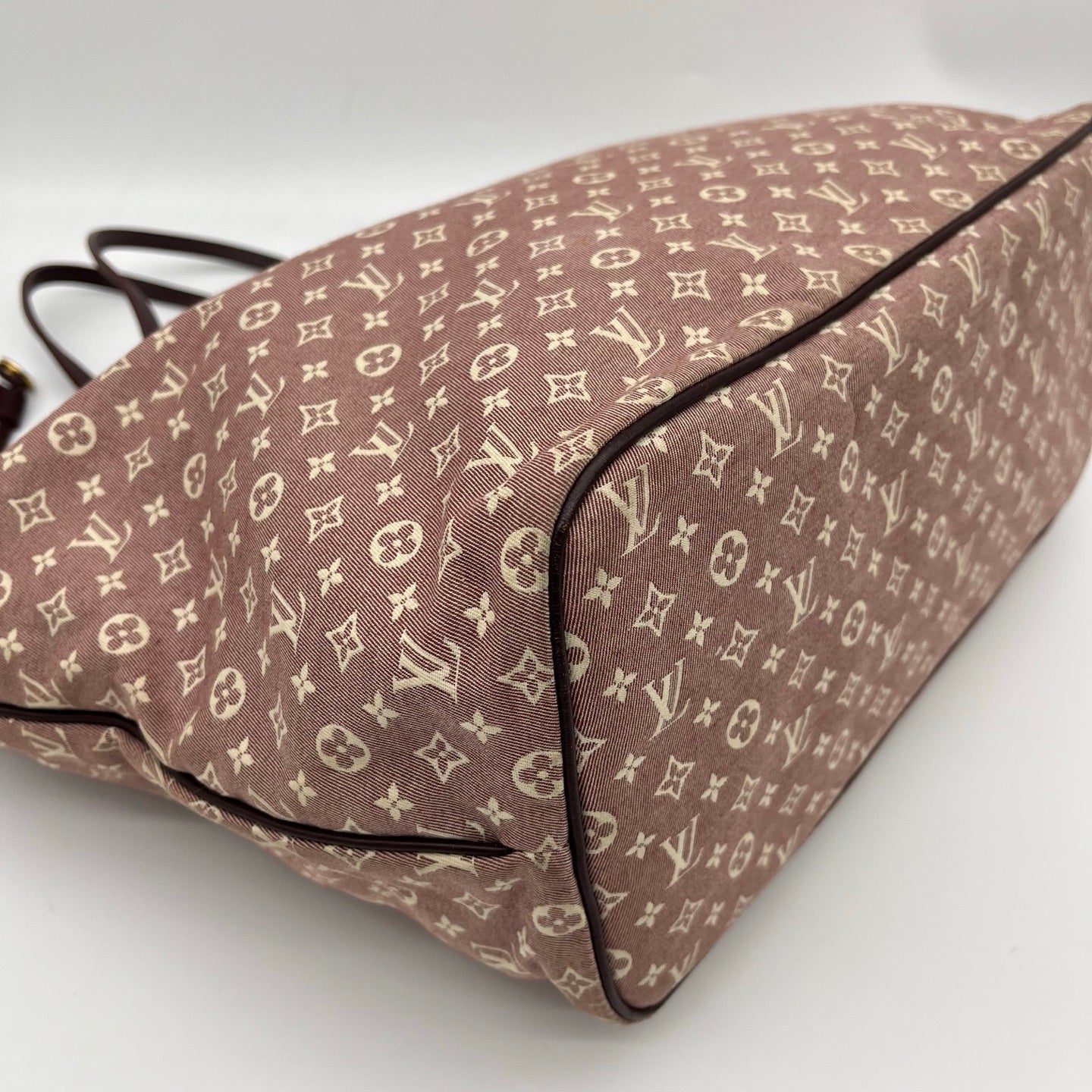 Louis Vuitton Monogram Denim Neverfull MM in Raspberry [Used]