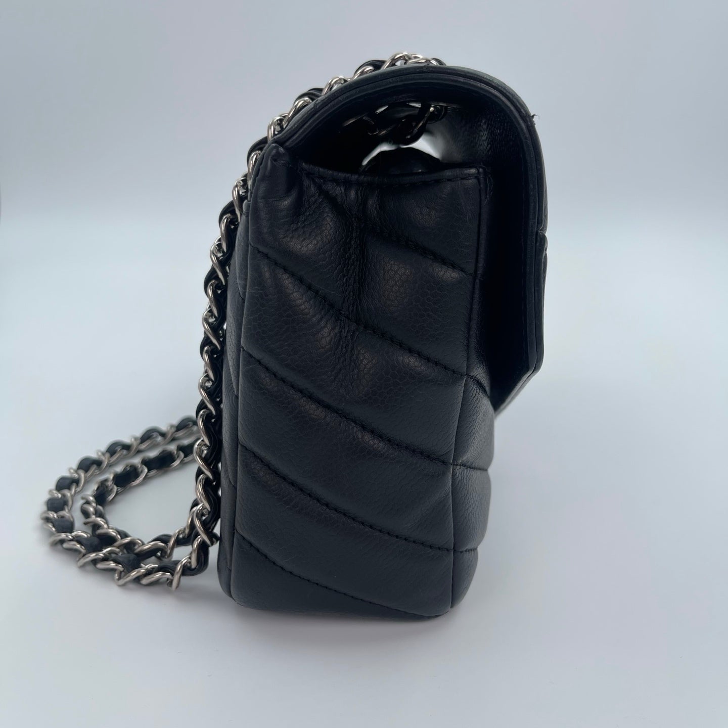 Chanel Caviar Leather Chevron Flap Chain Bag Black/Silver [Used]