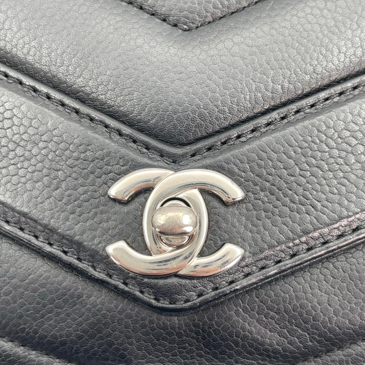 Chanel Caviar Leather Chevron Flap Chain Bag Black/Silver [Used]