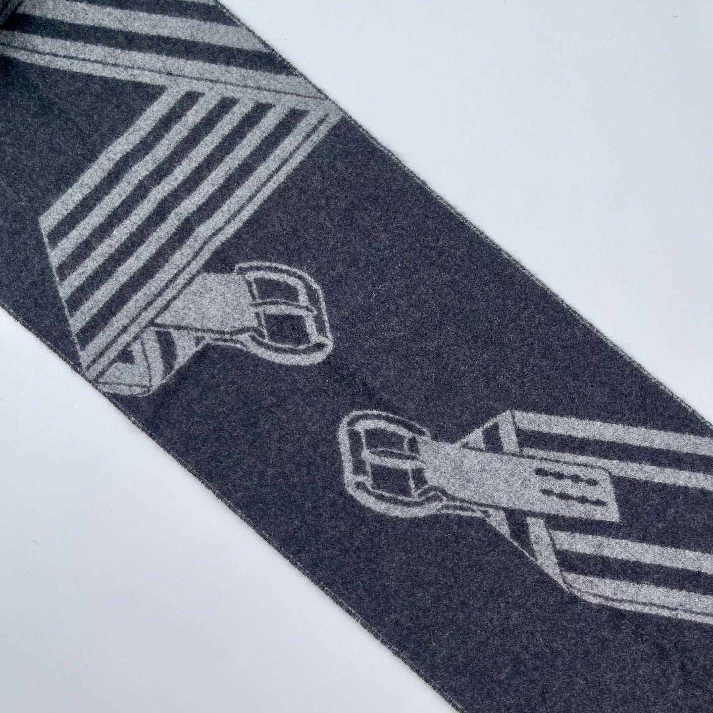 Hermès Sangles en Zig Zag muffler in 100% cashmere [All New]