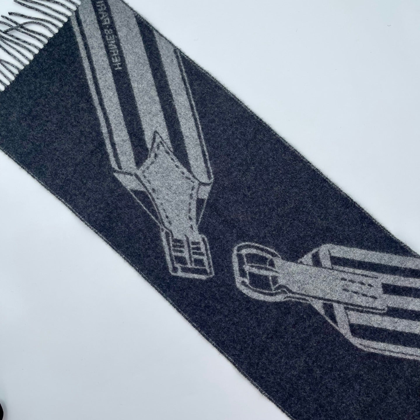 Hermès Sangles en Zig Zag muffler in 100% cashmere [All New]