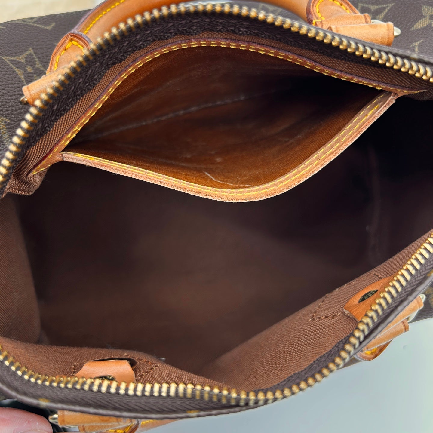 Louis Vuitton Speedy 25 Monogram Canvas [Used]