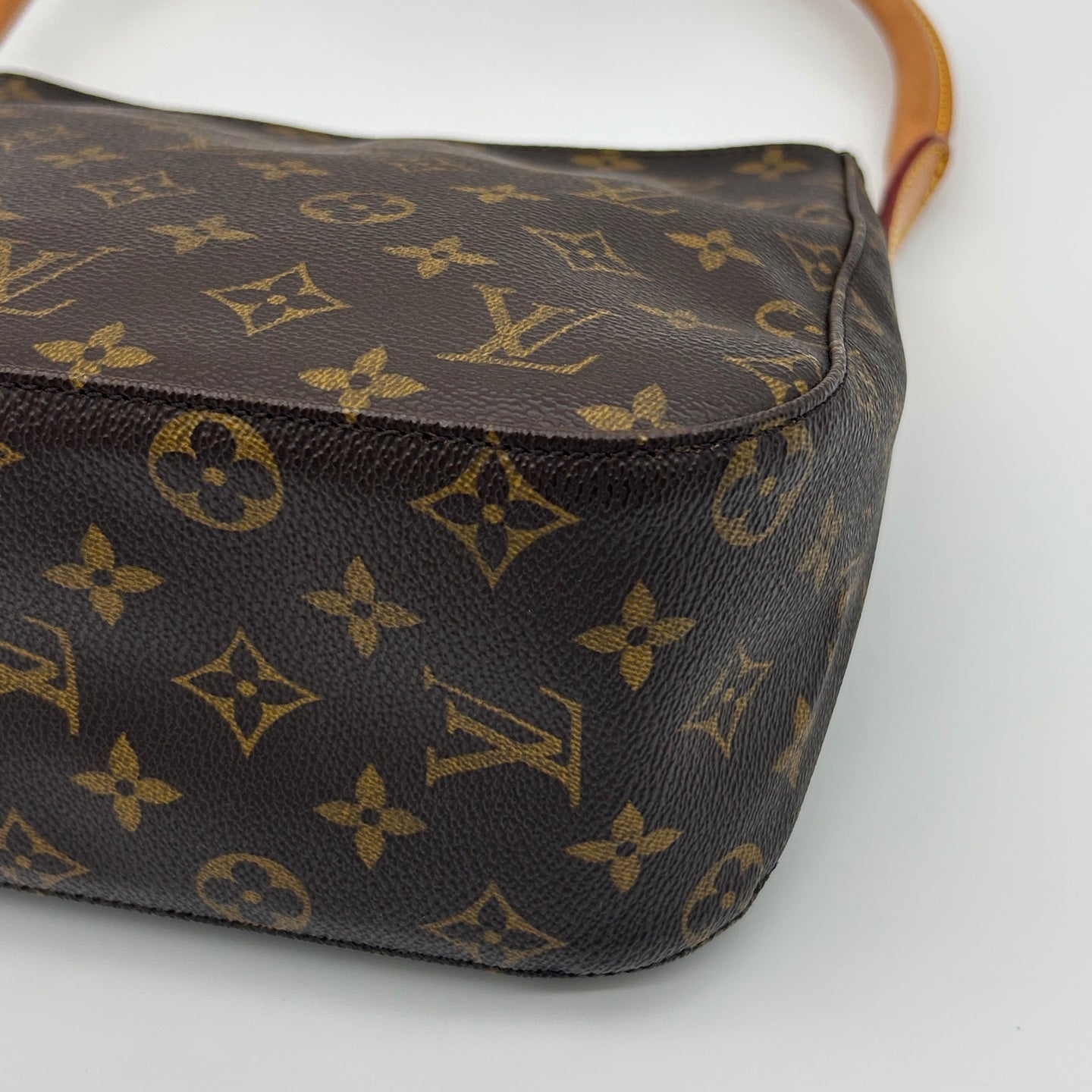 Louis Vuitton Looping MM Monogram Canvas Shoulder Bag [Used]