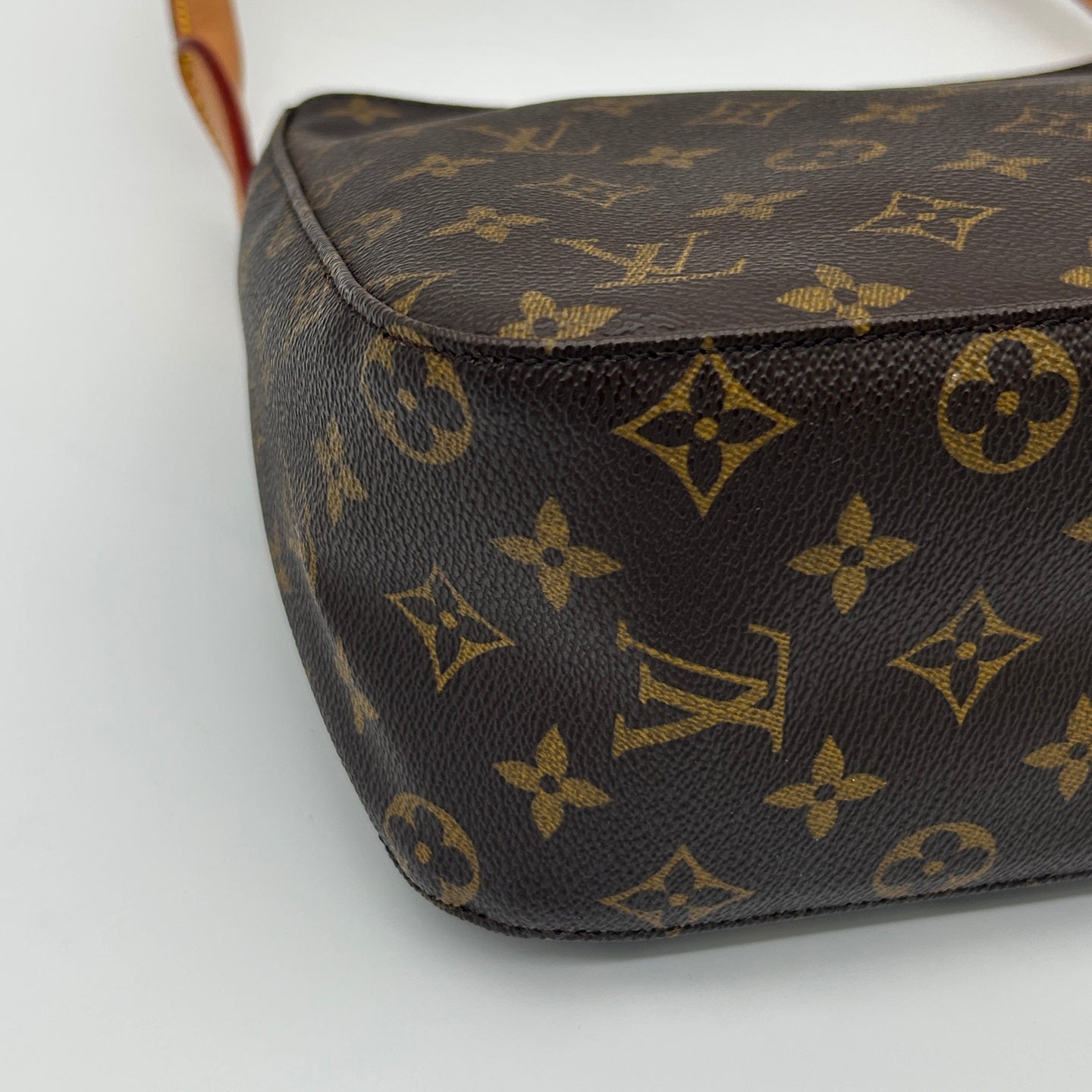 Louis Vuitton Looping MM Monogram Canvas Shoulder Bag [Used]
