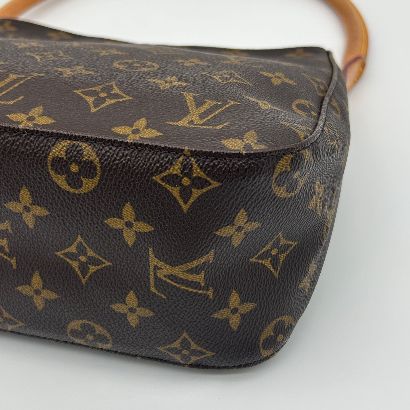 Louis Vuitton Looping MM Monogram Canvas Shoulder Bag [Used]