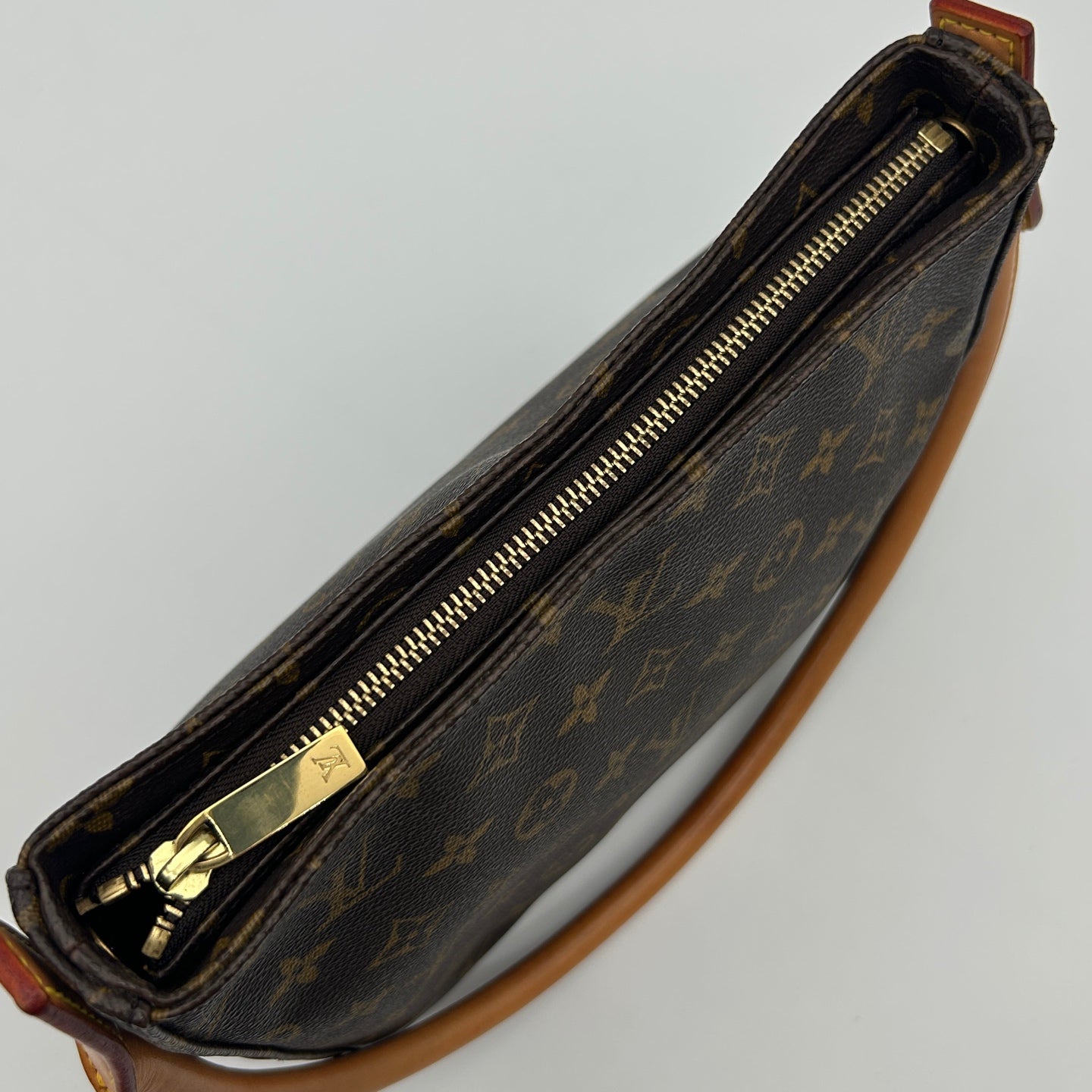Louis Vuitton Looping MM Monogram Canvas Shoulder Bag [Used]