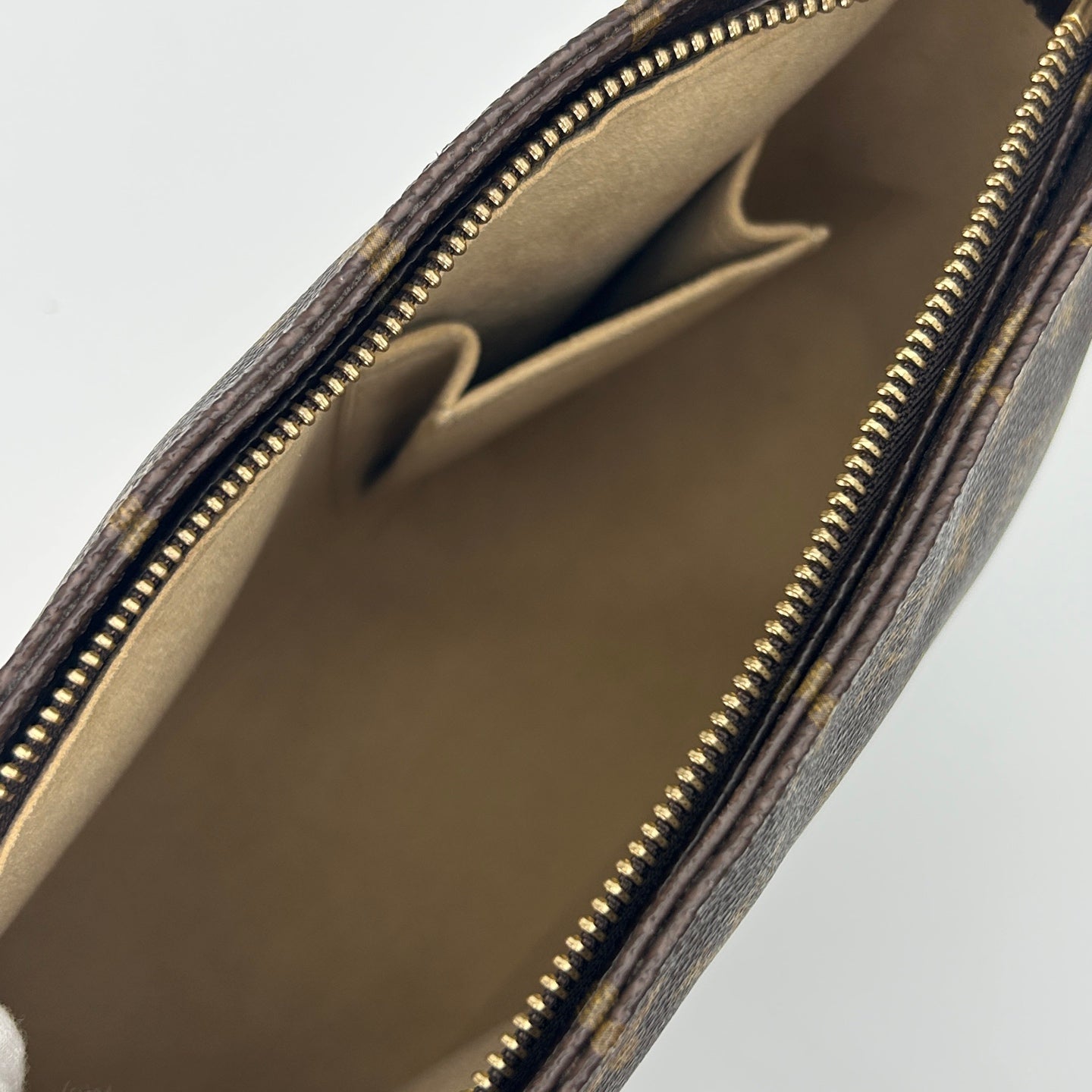 Louis Vuitton Looping MM Monogram Canvas Shoulder Bag [Used]