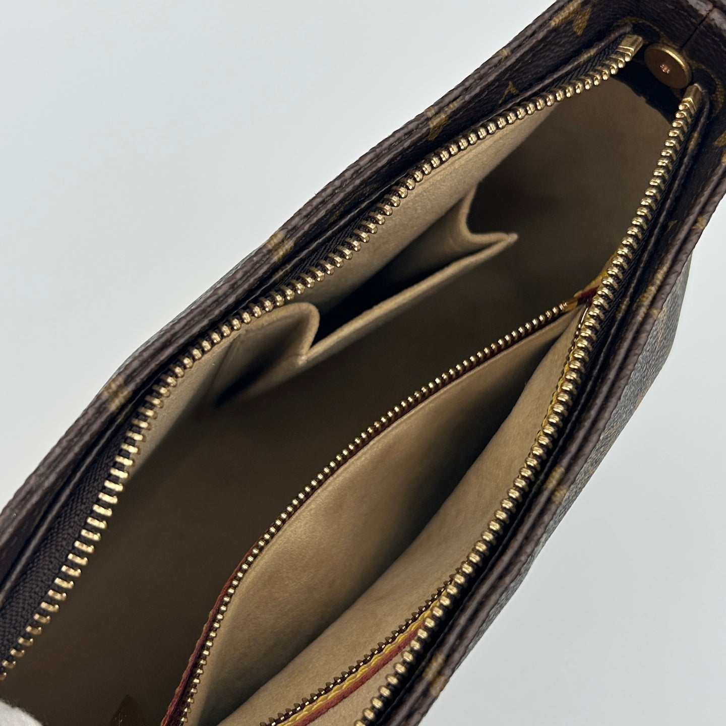 Louis Vuitton Looping MM Monogram Canvas Shoulder Bag [Used]