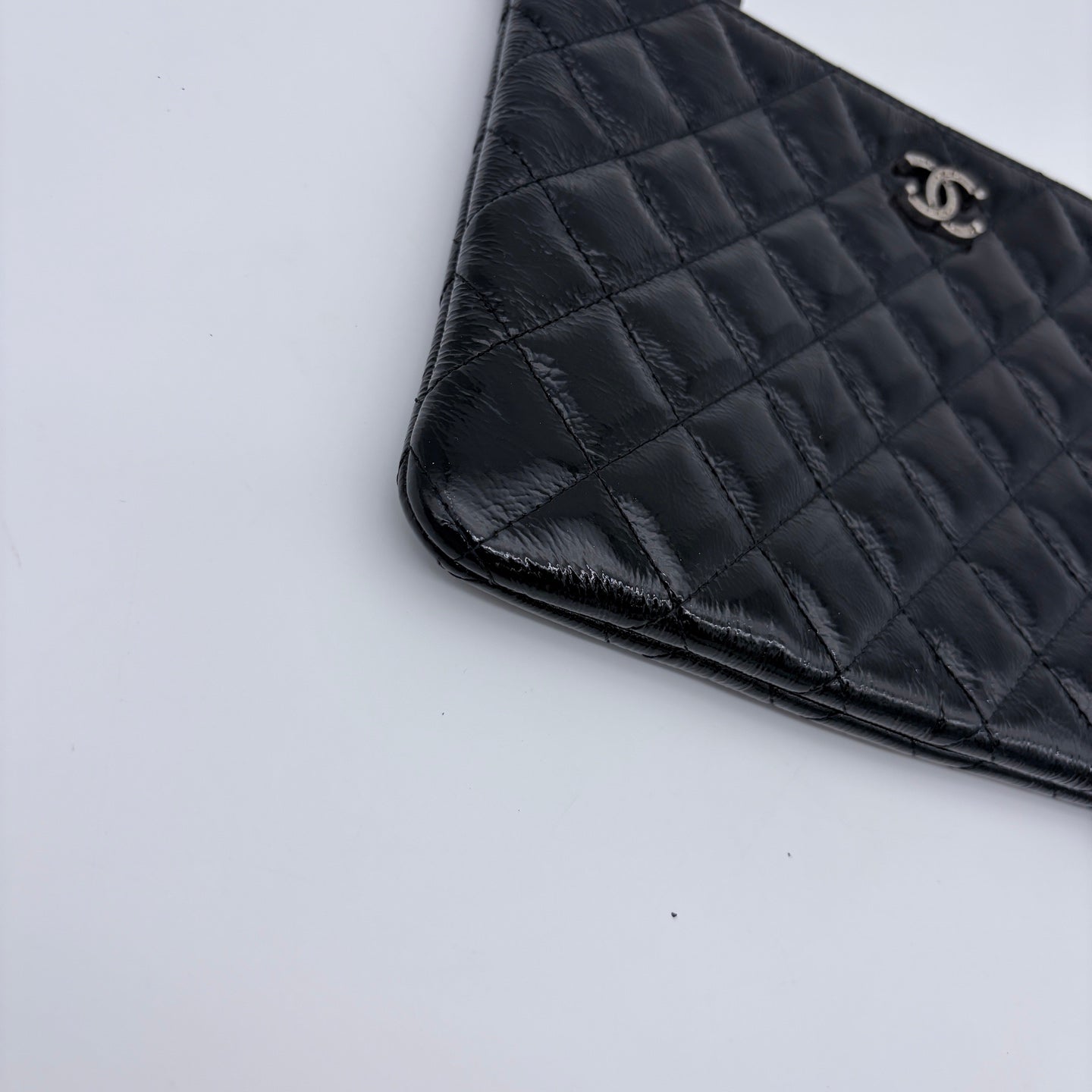 Chanel Quilted Oiled Calfskin Clutch Bag [Used]