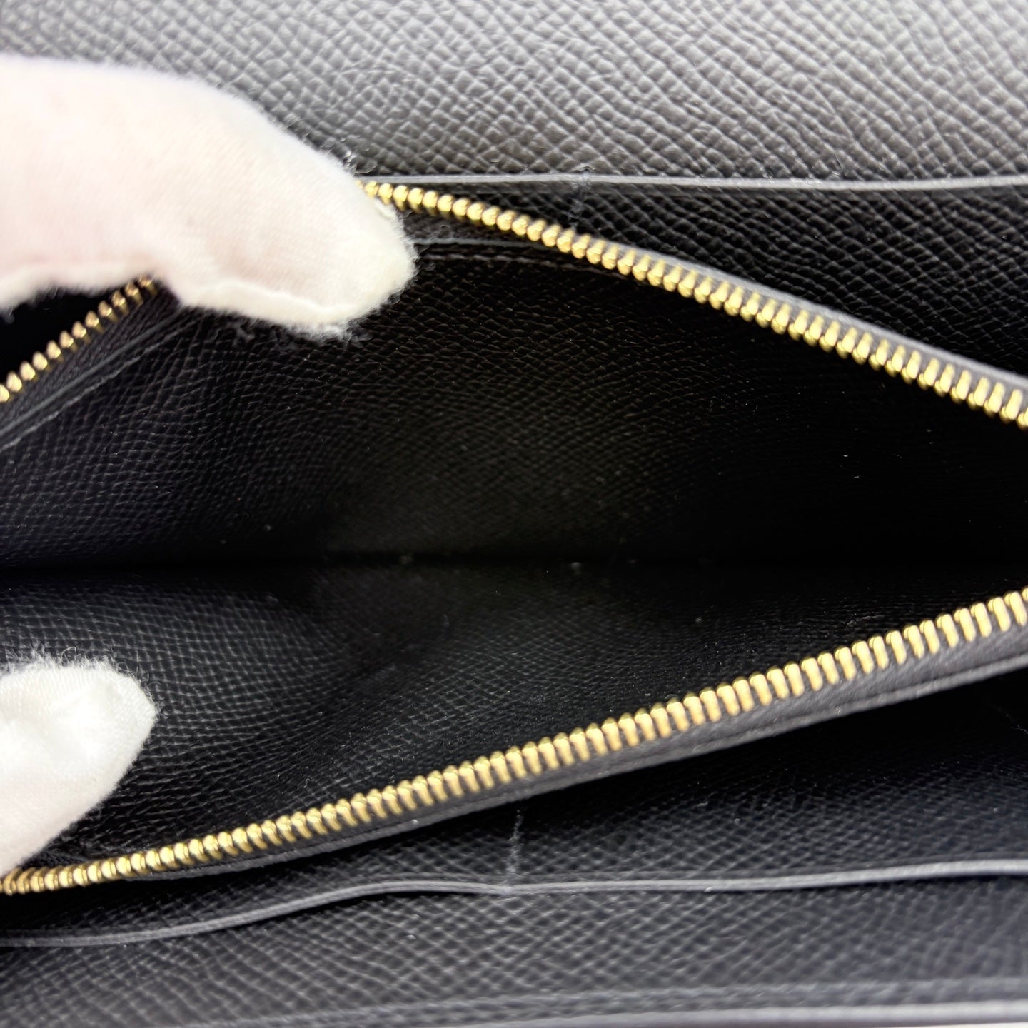 Hermès Kelly To Go Black and Gold Clutch with Strap [Near New]