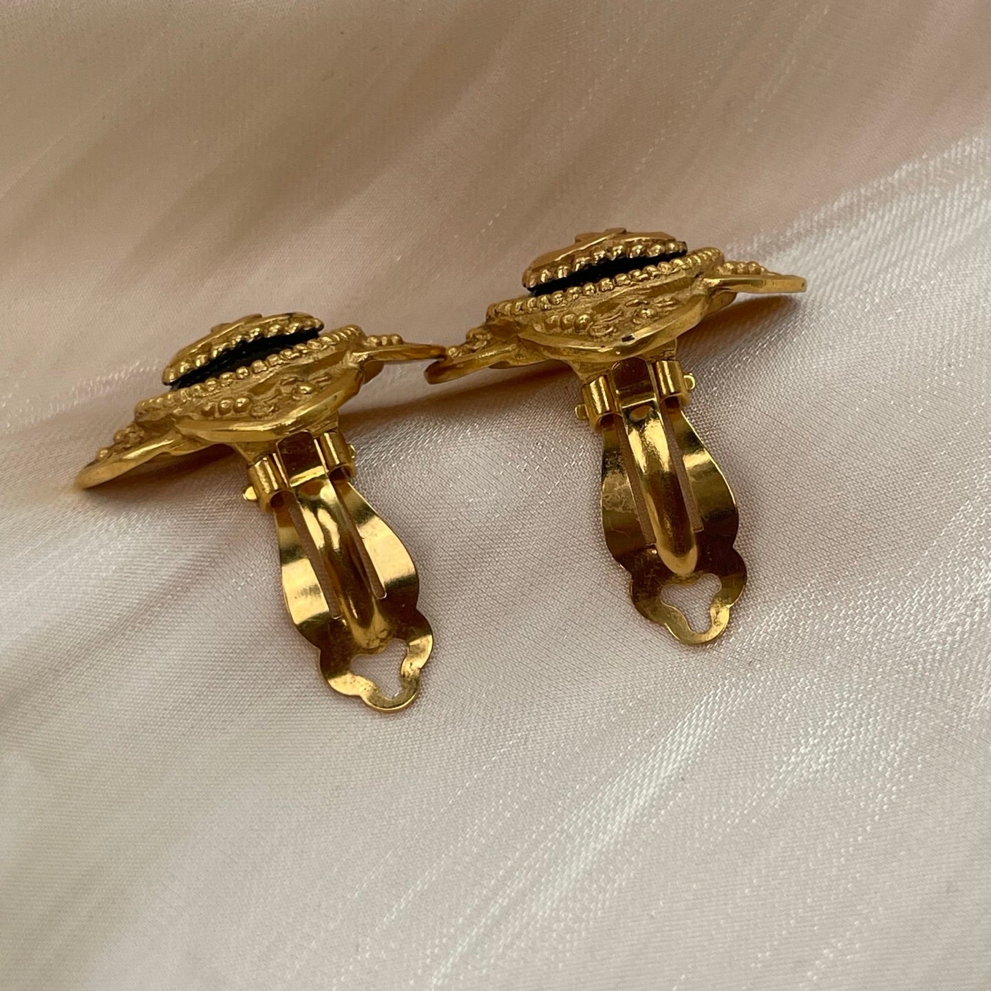 CHANEL Vintage Black & Gold Clover Grape Vine Clip-On Earrings [Used]