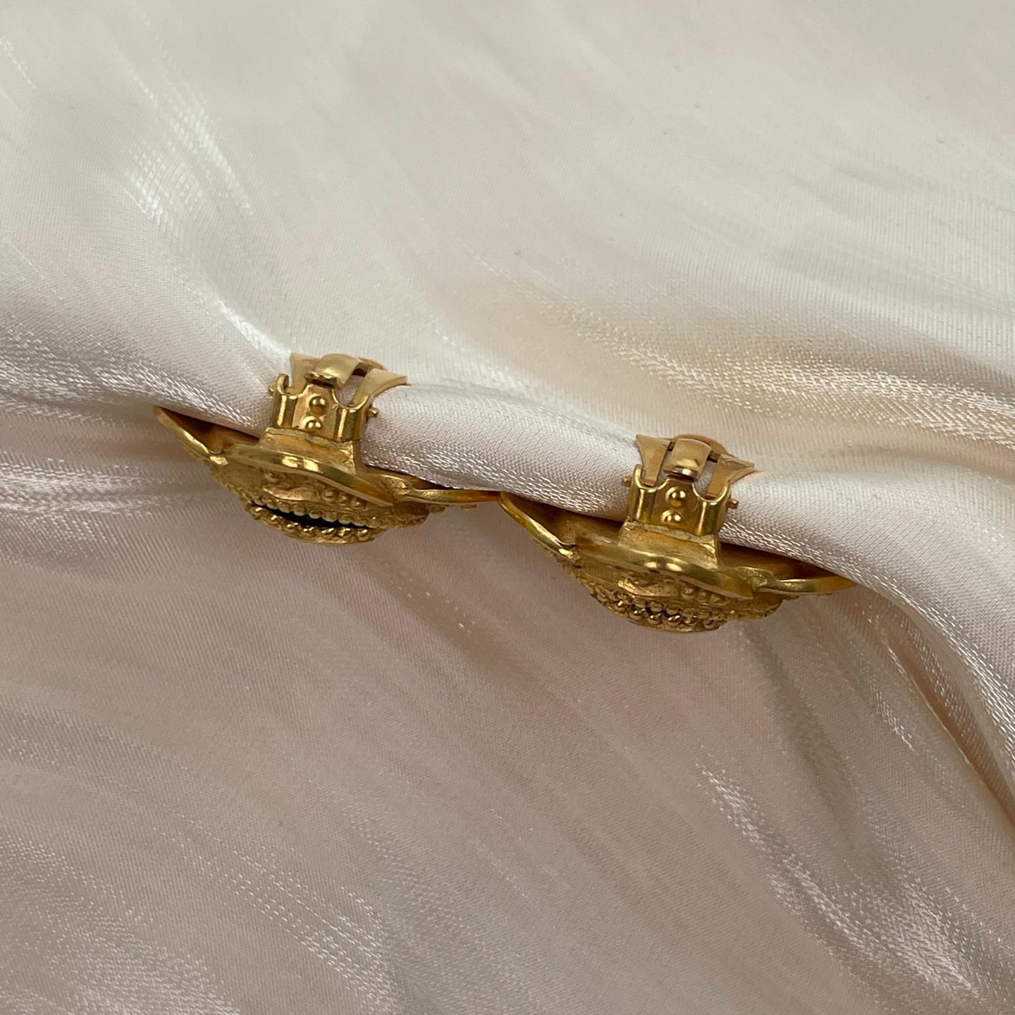 CHANEL Vintage Black & Gold Clover Grape Vine Clip-On Earrings [Used]