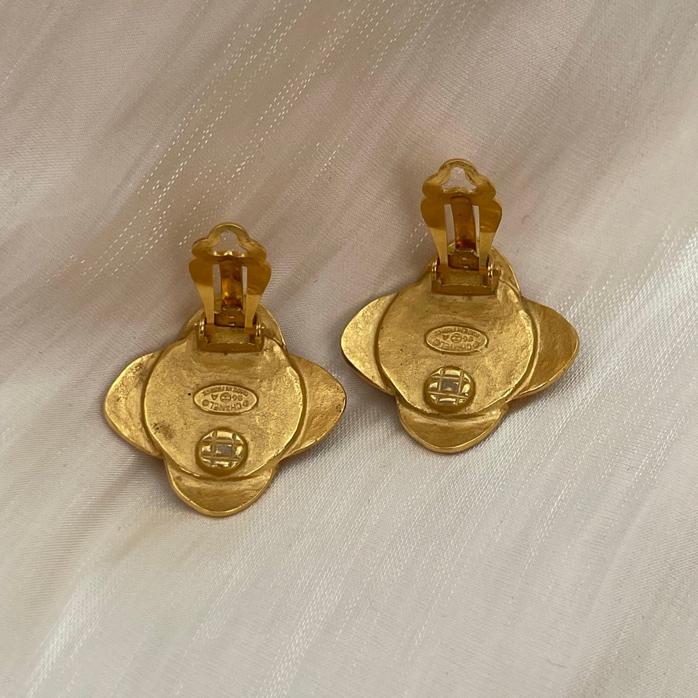 CHANEL Vintage Black & Gold Clover Grape Vine Clip-On Earrings [Used]