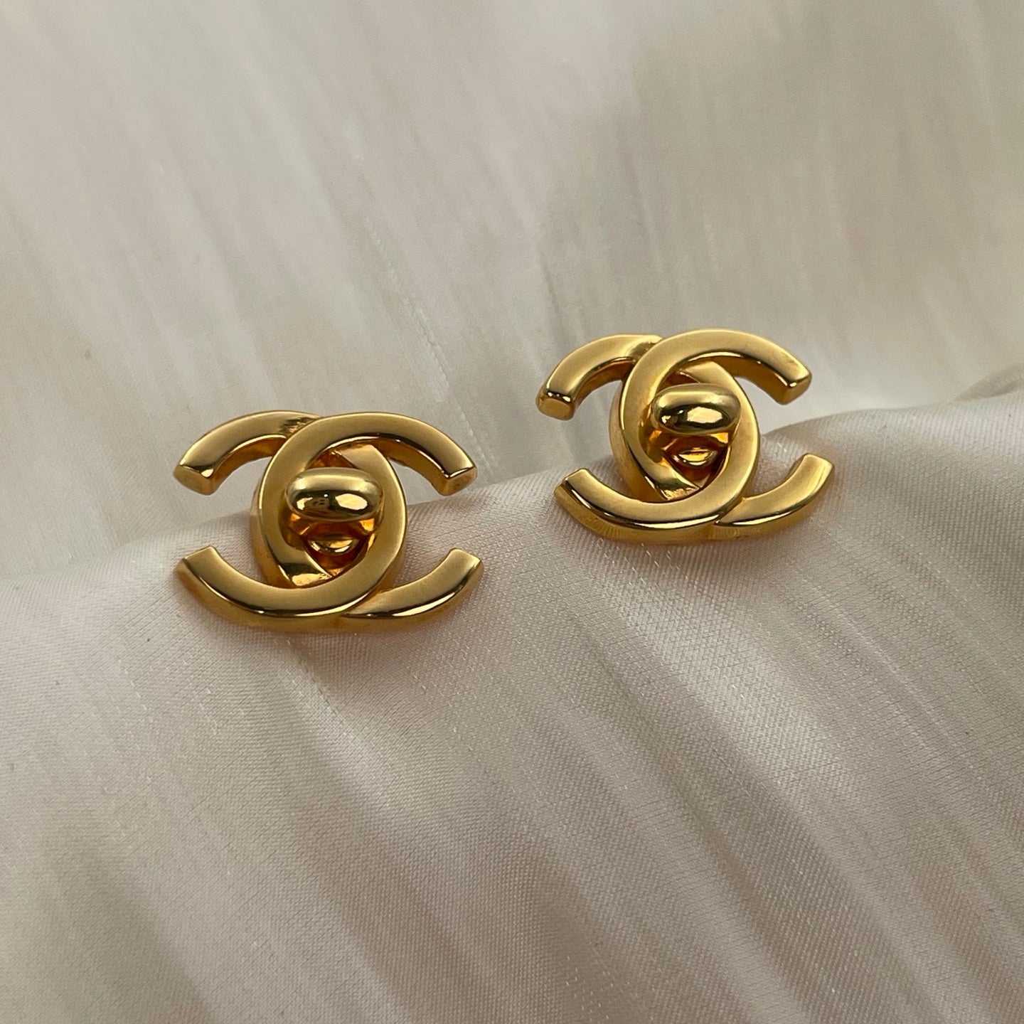 Chanel Vintage Rich Gold CC Classic Twist Lock Clip-On Earrings [Used]