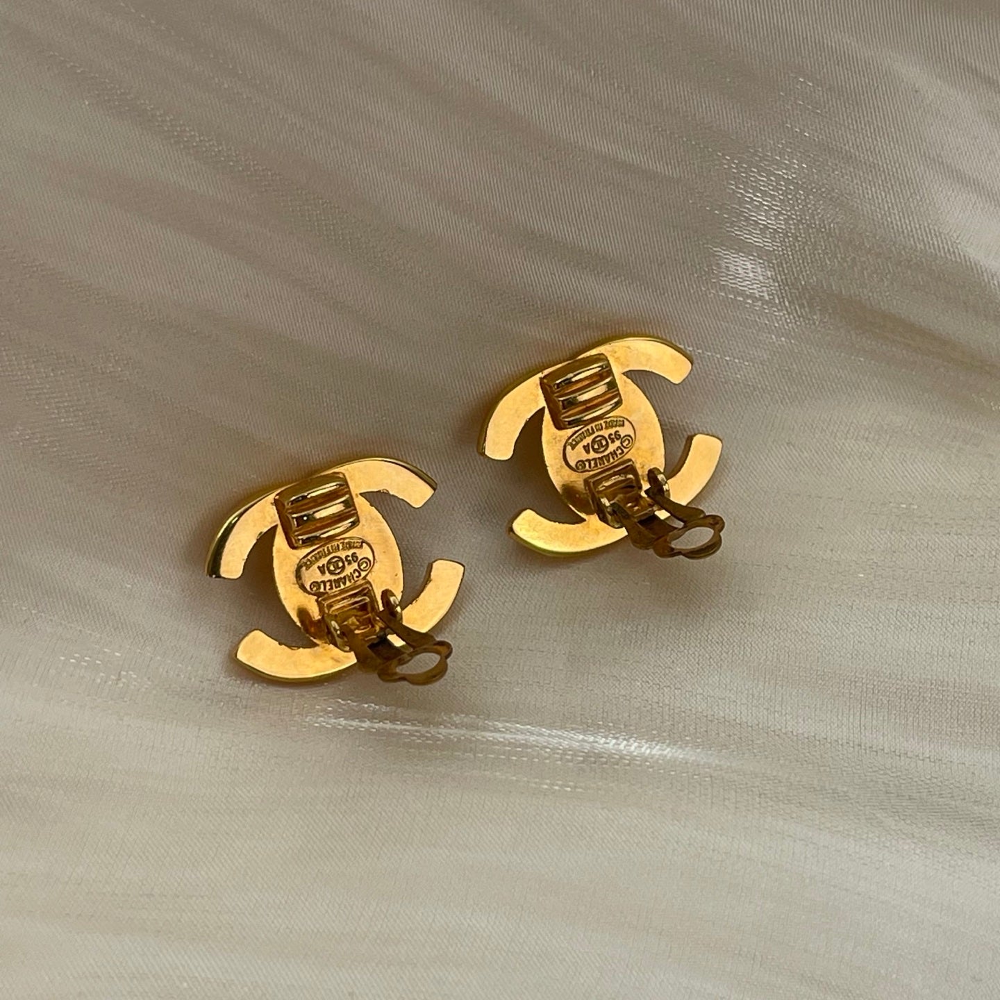 Chanel Vintage Rich Gold CC Classic Twist Lock Clip-On Earrings [Used]